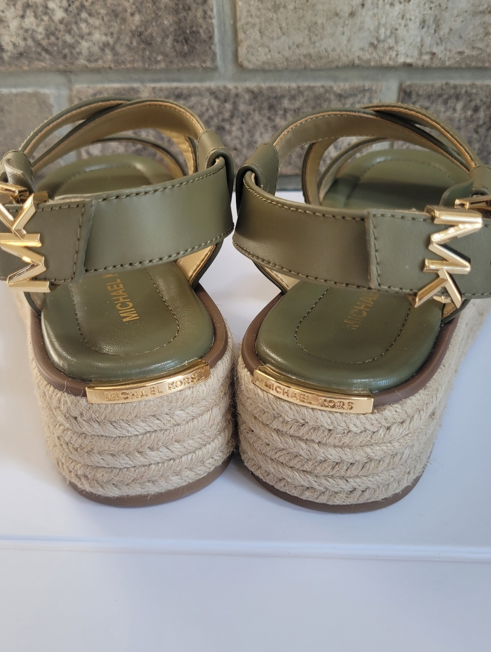 *NWOT* MICHAEL Kors Women's Lynn Buckle Espadrille Leather Sandals 5M - Picture 10 of 10